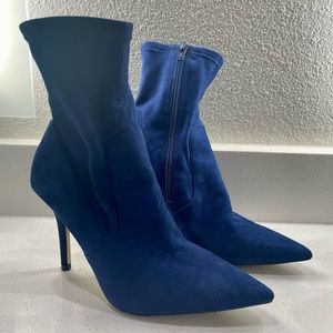 Crushed velvet blue boots